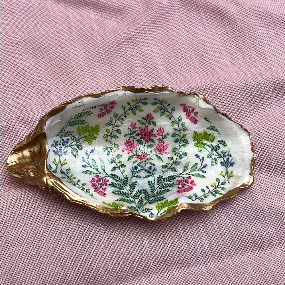 Oyster shell- Floral Decorative Trinket decor Dish with Gold Accents - Picture 2 of 11